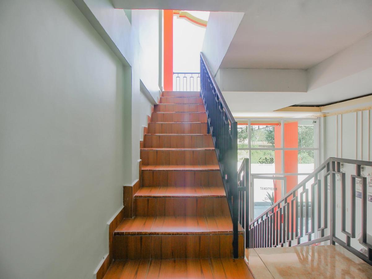 Oyo 90063 Silver Homestay Syariah Perabumulih Exterior photo
