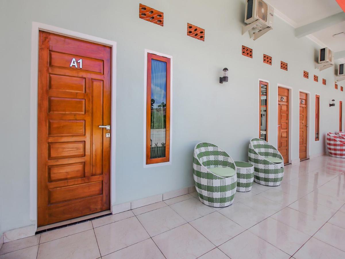 Oyo 90063 Silver Homestay Syariah Perabumulih Exterior photo