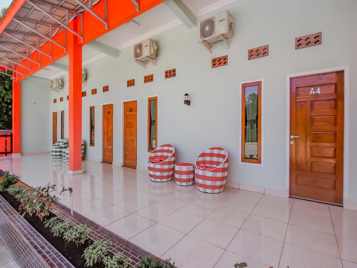 Oyo 90063 Silver Homestay Syariah Perabumulih Exterior photo