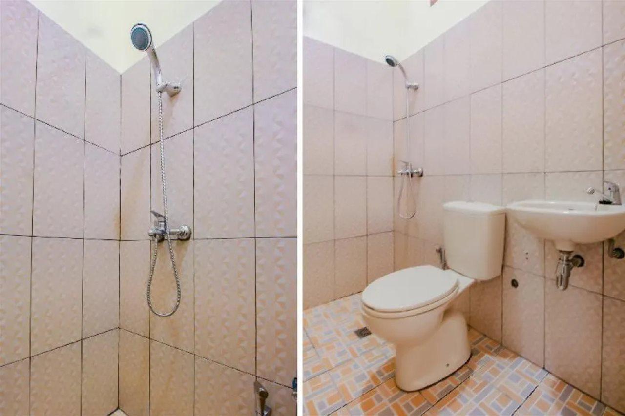 Oyo 90063 Silver Homestay Syariah Perabumulih Exterior photo